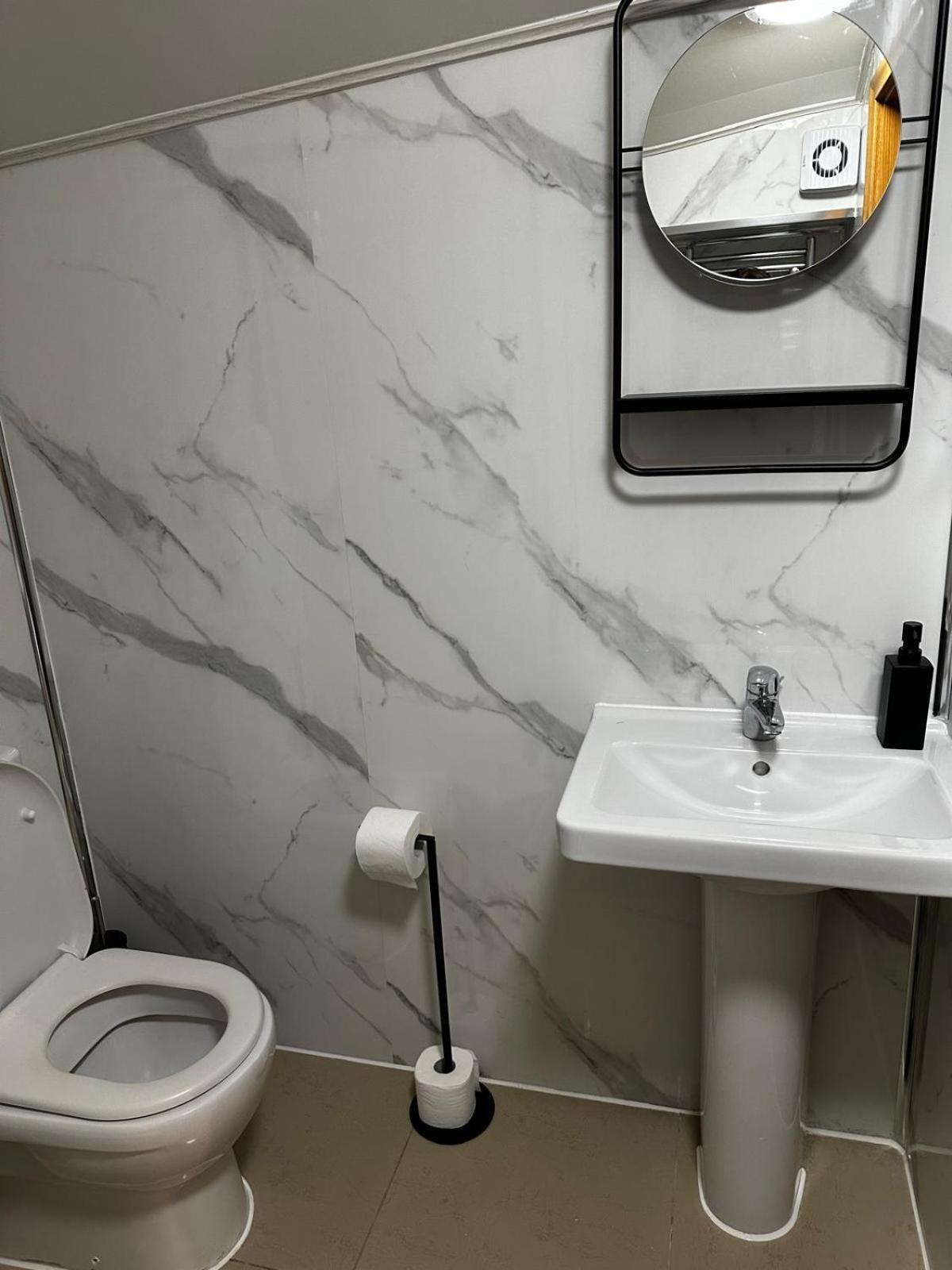 Fb1-Spacious Basement Studio Flat Fits 2- Near Hyde Park London Eksteriør billede